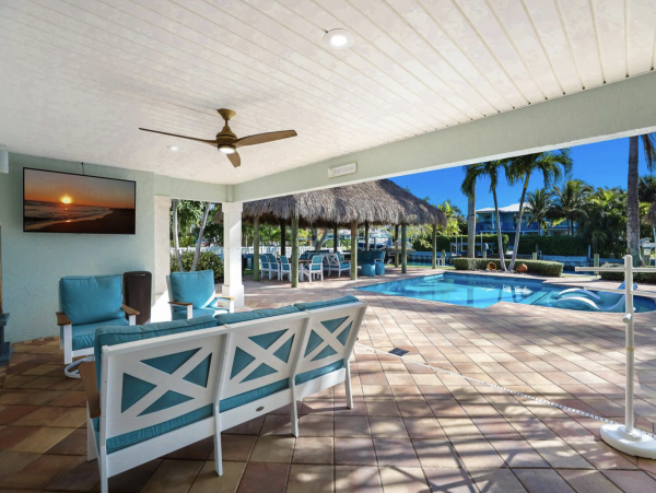 Waterside Vacation Home One Block to The Beach